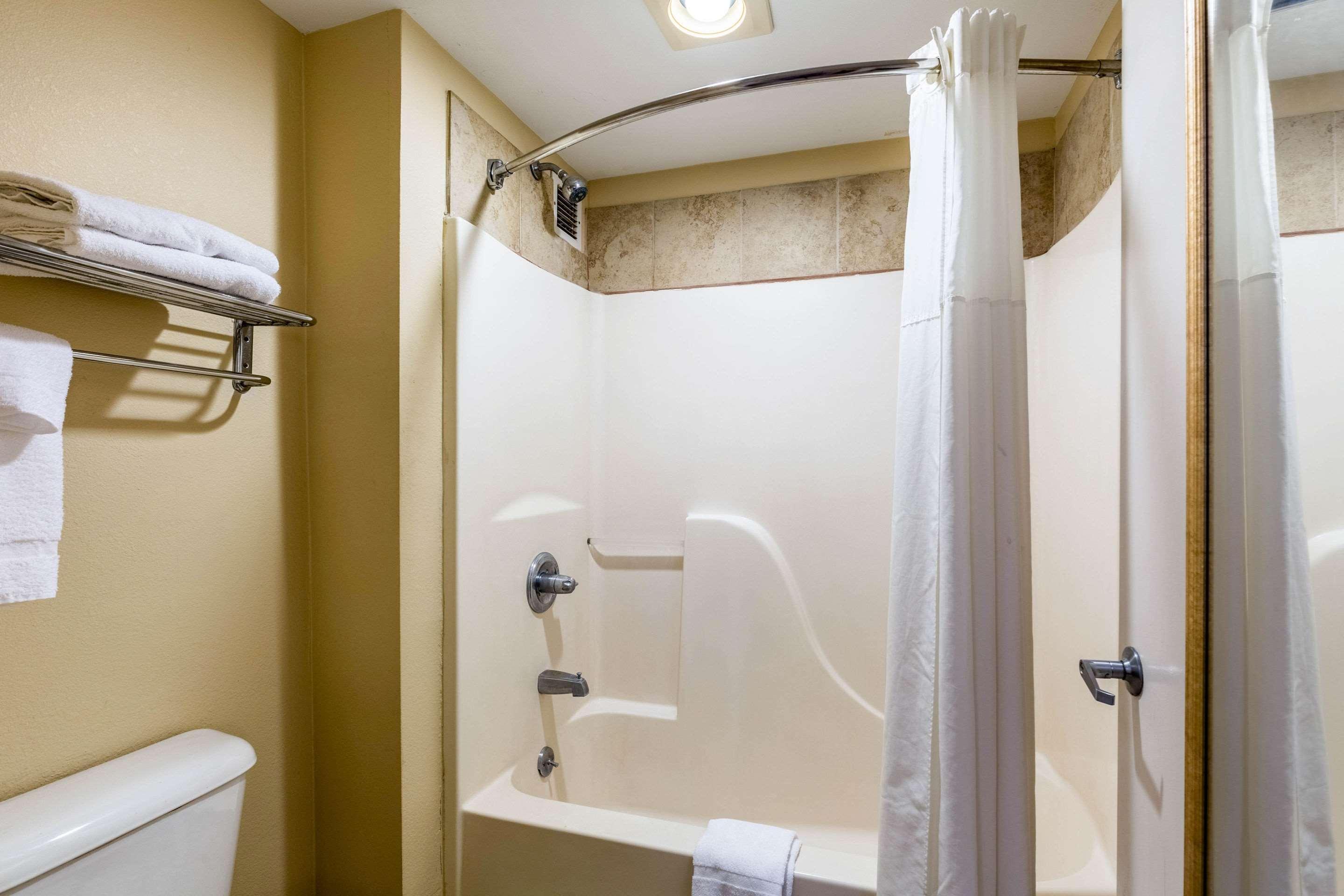 Quality Inn Alexandria Luaran gambar